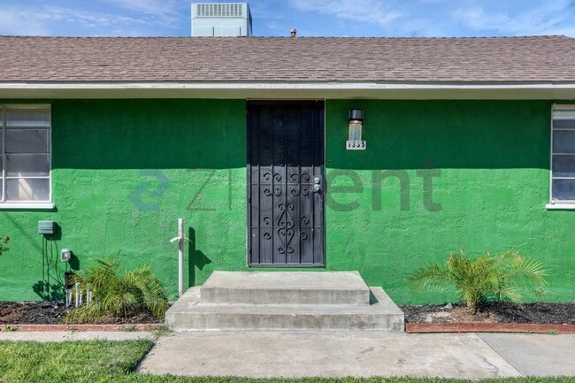 Photo - 1335 E Brown Ave