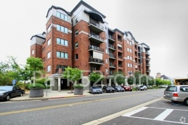 Building Photo - 1 Bed 1.5 Bath Theater District Condo With... Unit 702