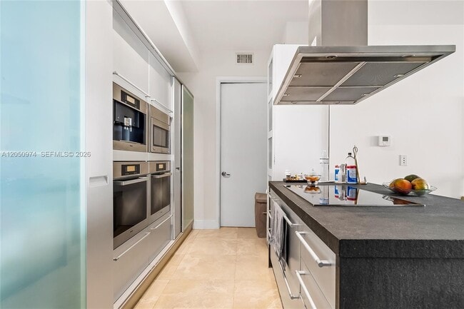 Building Photo - 18201 Collins Ave Unit # 3408