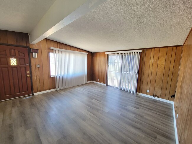 Building Photo - 3 Bedroom Home Near Schools, Shopping, & Downtown Brawley