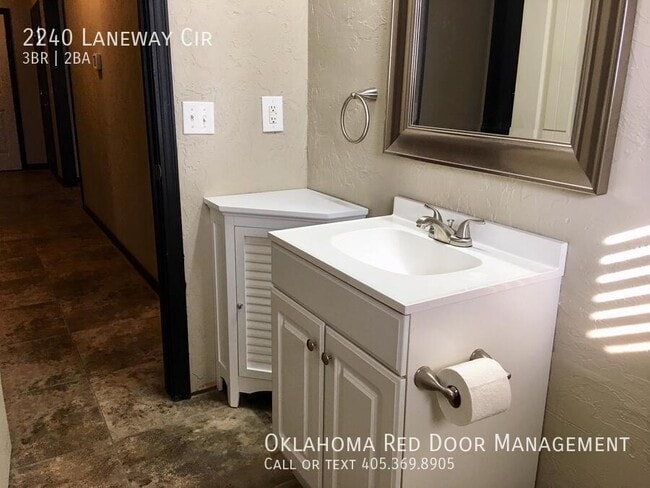 Photo - 2240 Laneway Cir