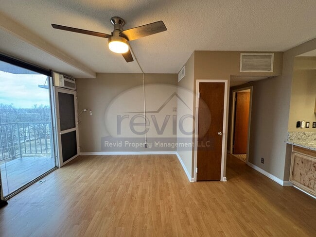 Photo - 10th Floor Unit! Unidad 1002