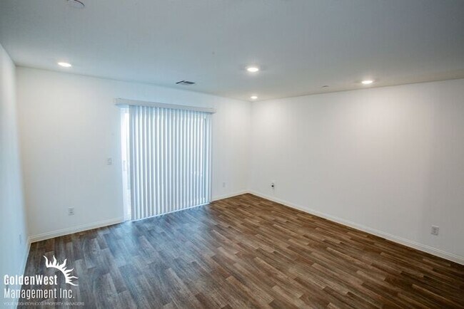 Modern 3Bdm 2Ba Townhome with Community Pool in Southwest Las Vegas.
