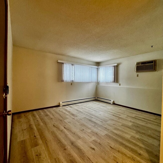 Photo - 309 27th St NE Unit #2