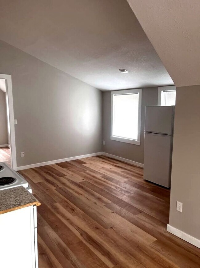 1827 S Market St Unidad B