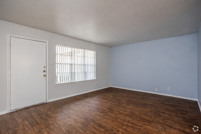 1BR, 1BA - 690SF - Living Area - Forest Park Village