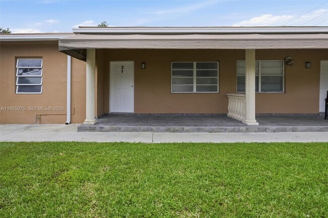 Building Photo - 2445 SW 18th St Unit 2