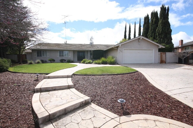 Building Photo - Nicely Updated 4BR 3BA Single Level Home i...