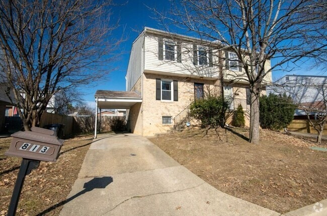 Building Photo - Bright 3 Bedroom Takoma Townhome with Park...
