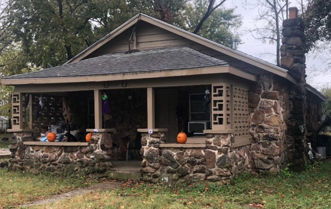 Building Photo - 3 Bedroom | 1 Bathroom Home | PET FRIENDLY