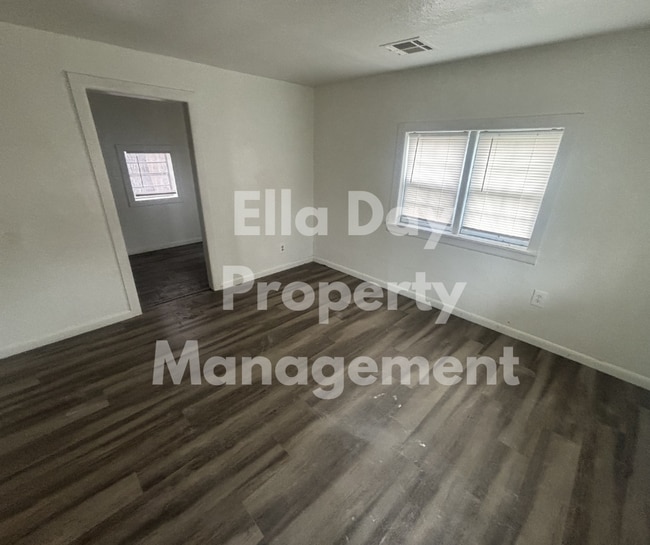 Photo - 1801 S Glenn Ave