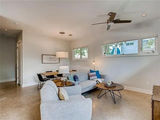 Photo - 402 W 51st St
