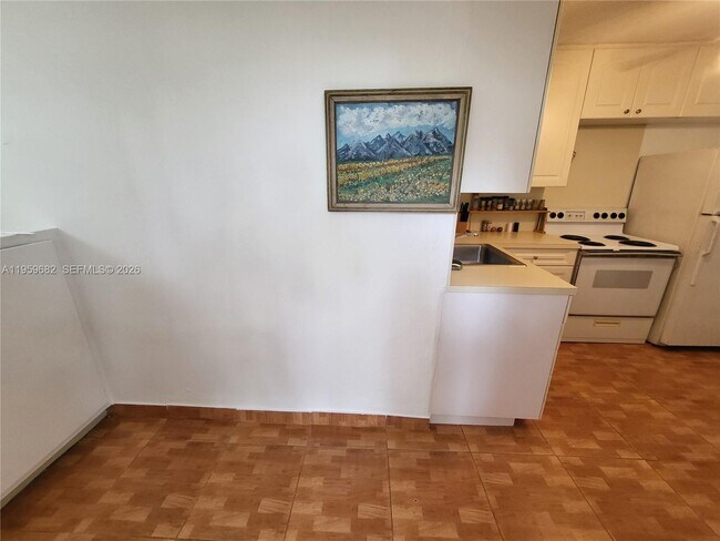 Photo - 243 SW 12th St