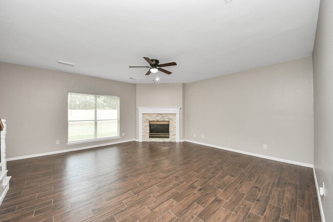 Photo - 1302 Raintree Cir