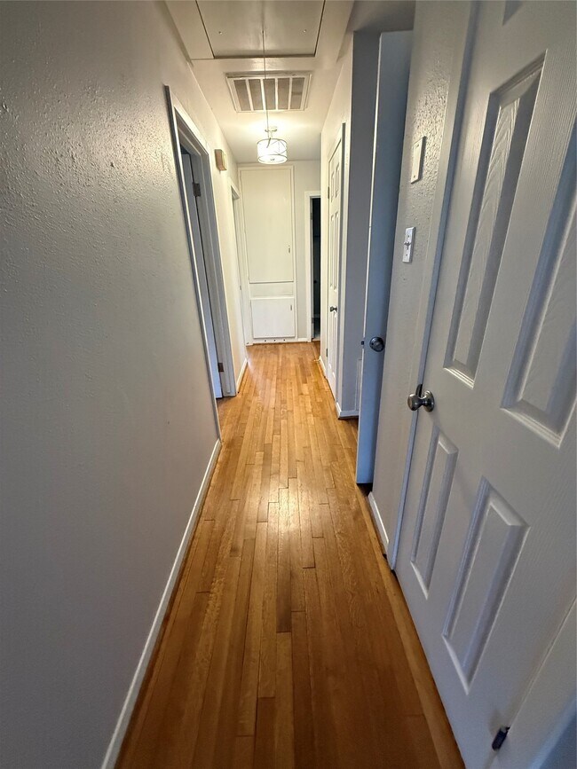 Photo - 506 Gardenia St