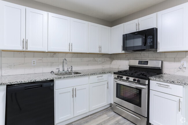 2BR, 1BA - 850SF - Kitchen