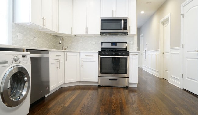 Photo - 2957 N Avers Ave