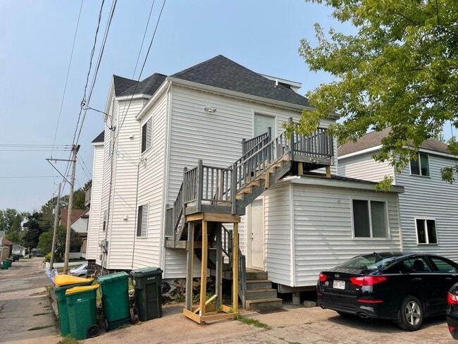 Photo - 416 N 15th Ave E