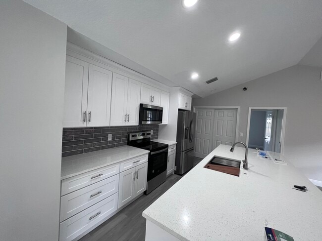 Photo - 1598 Hawthorne Pl
