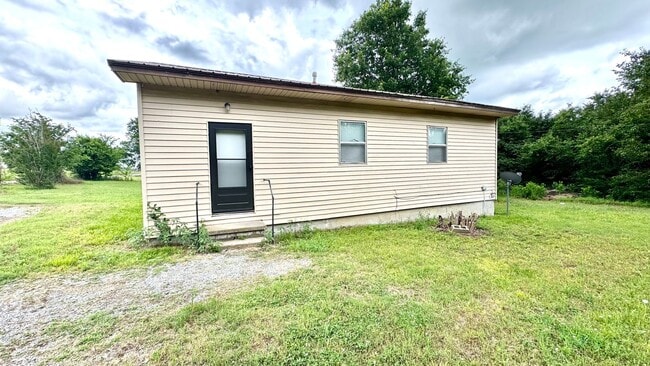 Building Photo - Savanna- Adorable two bedroom, one bath home.