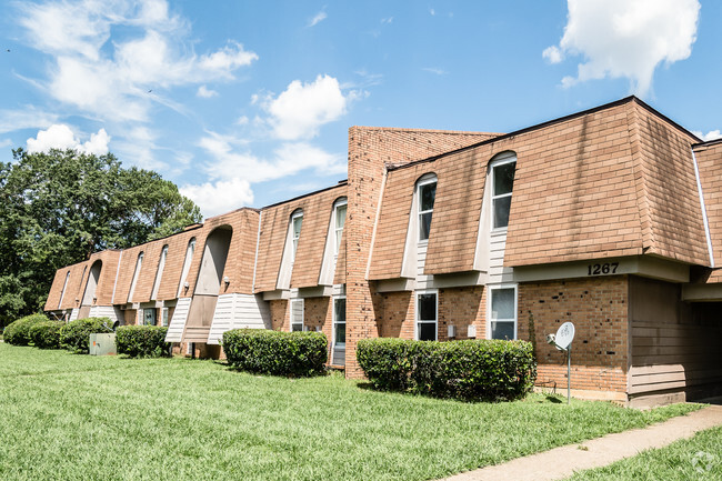 Building Photo - Kensington Manor Apartments