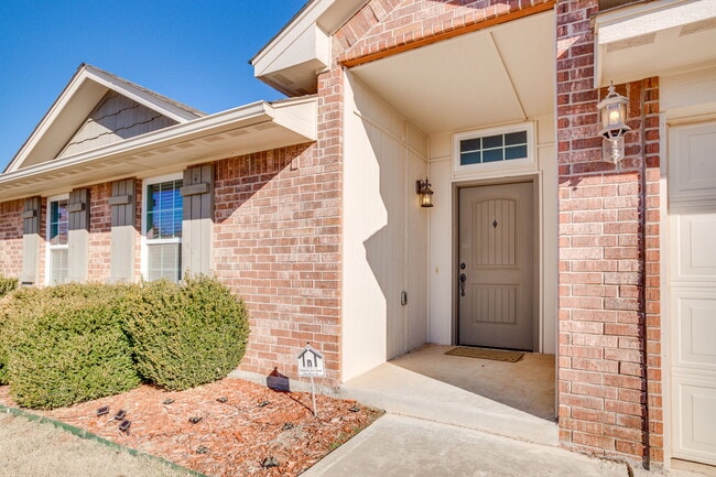 Photo - 1308 Heathrow Way