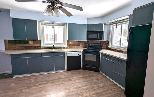 Photo - 945 W Summit Ave