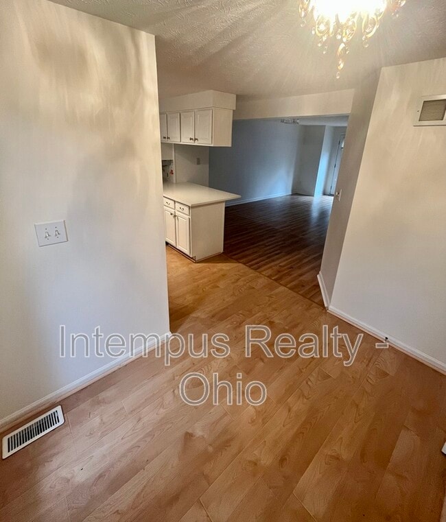 Photo - 2071 Stratford Ct