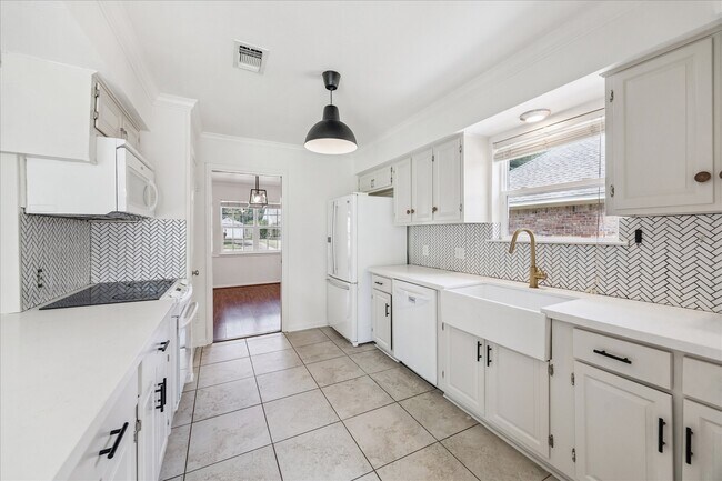 Photo - 2314 Eaglerock Dr