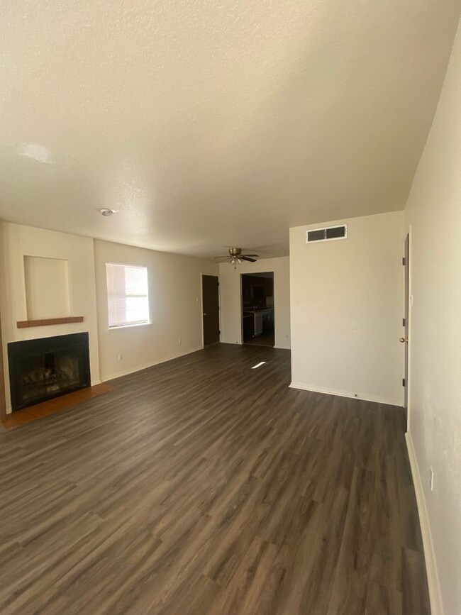 Photo - los-2940 Unit A