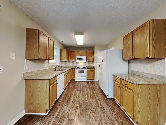 Photo - 409 Ascott Way