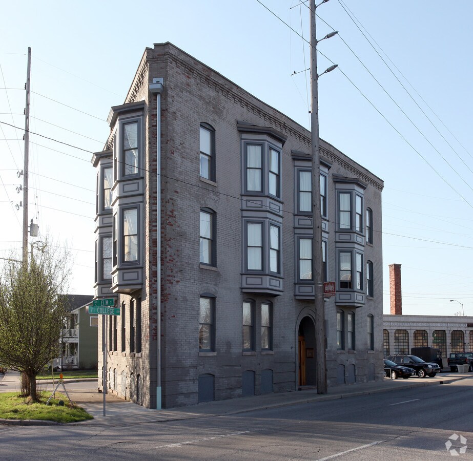 Photo - 615 S College Ave