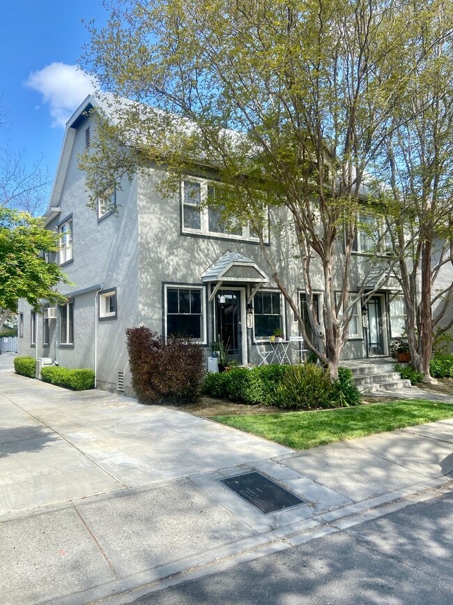 Building Photo - 926-932 35 Unit 93235s
