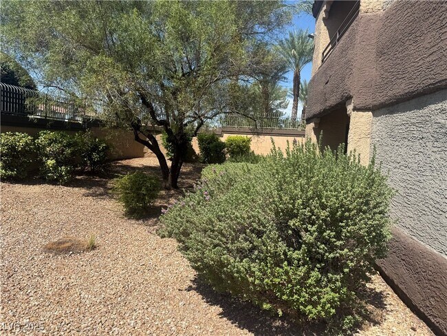 Photo - 2200 S Fort Apache Rd Unidad 1001