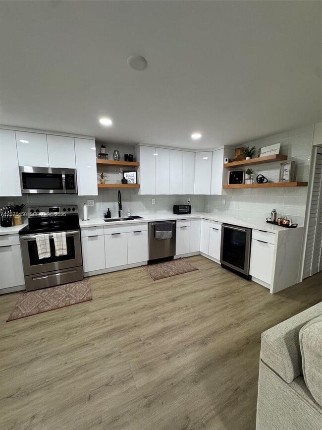 Photo - 2420 Diana Dr Unit 402