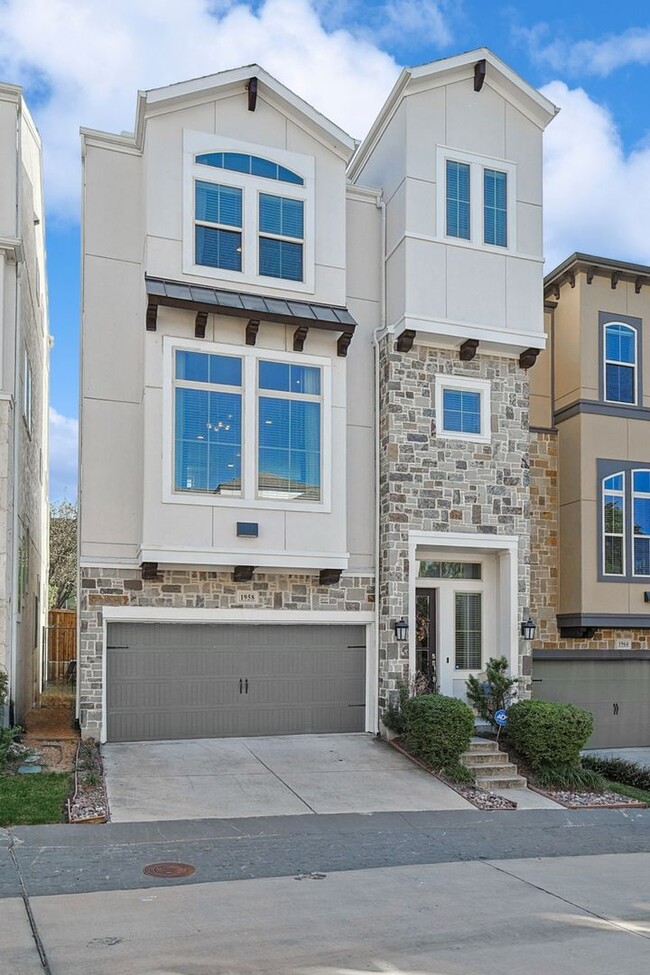 3 Bedroom, 3.5 Bathroom Townhome in Dallas - 3 Bedroom, 3.5 Bathroom Townhome in Dallas