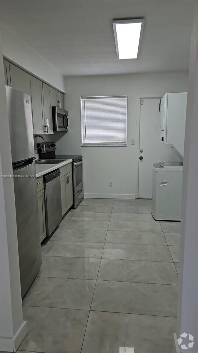 Building Photo - 1051 NW 27th Ave Rental