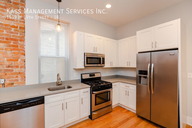 Photo - 1539 W 19th St Unit 1R