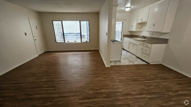 Building Photo - 1201 N Ogden Dr Unit 7 Rental