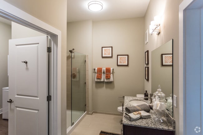 1BR, 1BA - Groove/700 SF - Bathroom - 1818 Church
