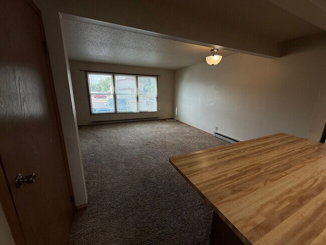 386 9th Ave E