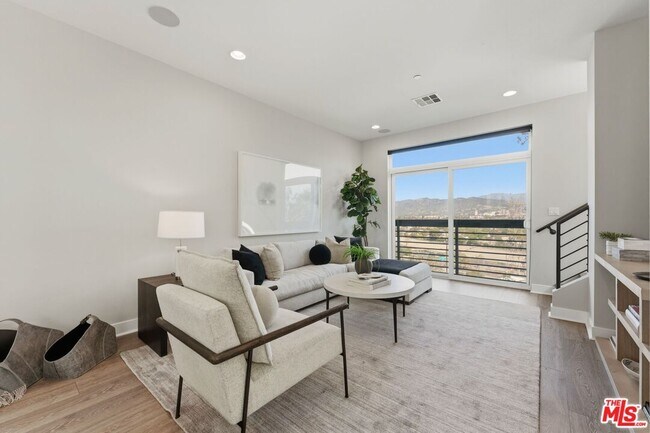 Photo - 2753 Waverly Dr Unit 806