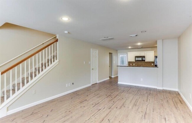 Photo - 730 Redwing Pl Dr