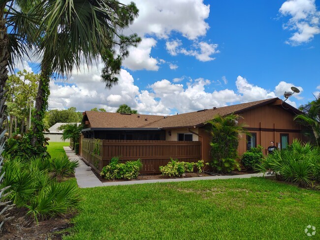 Building Photo - 5563 Foxlake Dr Unit 5563 Rental