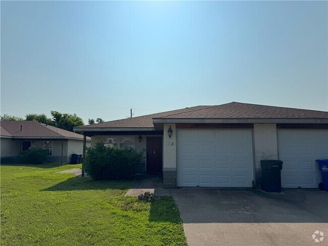 Building Photo - 1709 S 11th Pl Rental