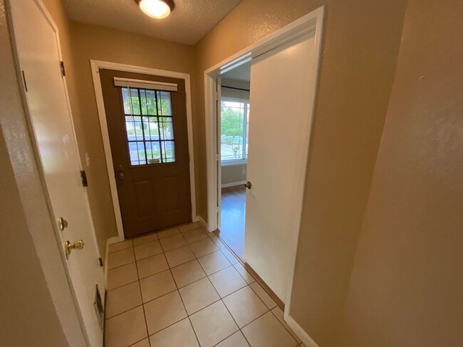 Photo - Spacious Halfplex in a Court