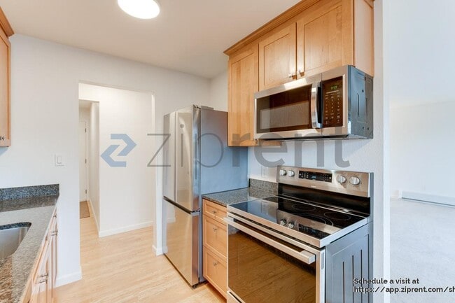 Photo - 911 N 73rd St