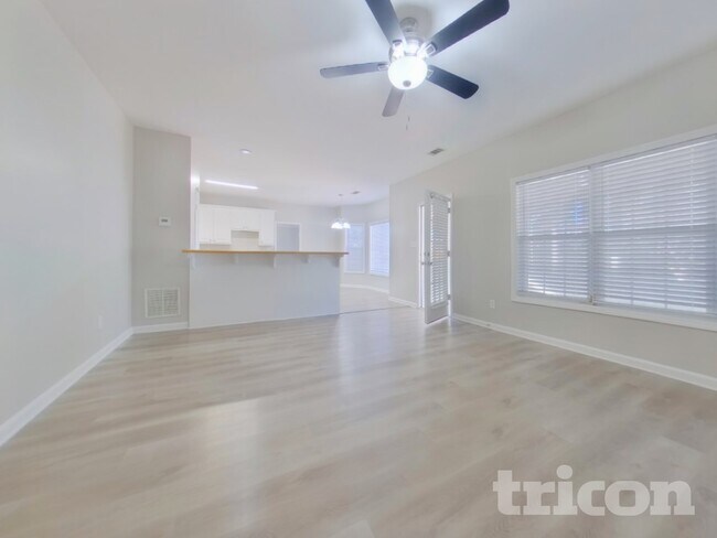 Photo - 890 Georgian Hills Dr