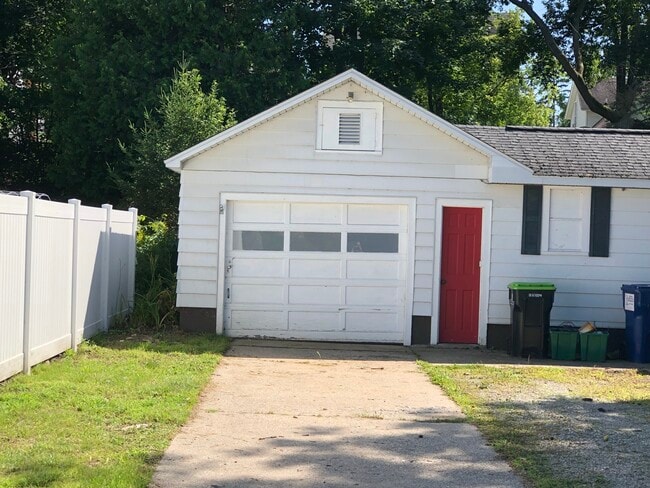 Photo - 419 Monroe St