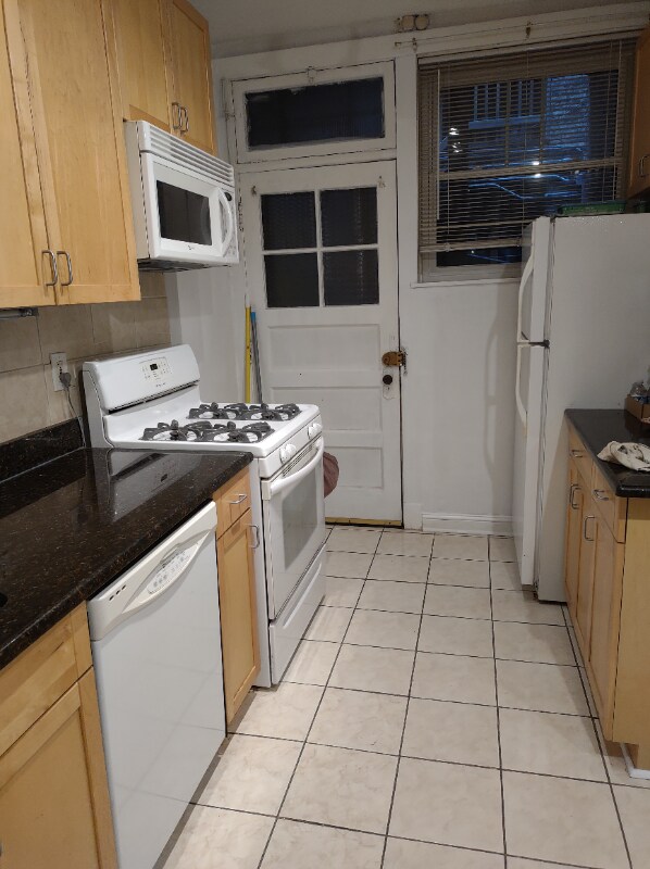 Photo - 539 W Addison St Unit Apt 1S